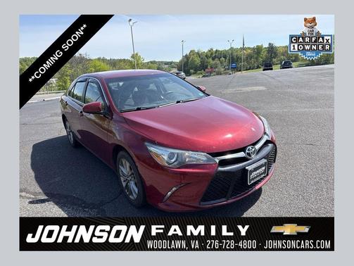 Pearl 2017 Toyota Camry SE