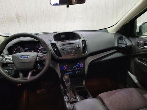 White Platinum Tri-Coat Metallic 2018 Ford Escape SE