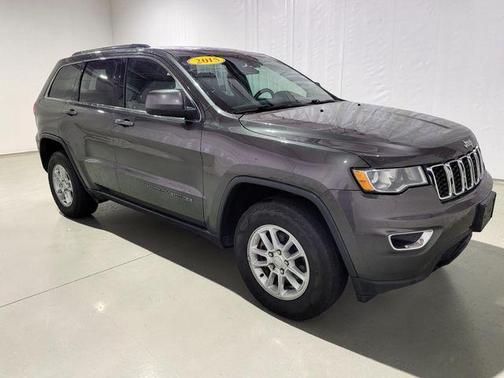 Granite Crystal Clearcoat Metallic 2019 Jeep Grand Cherokee Laredo E