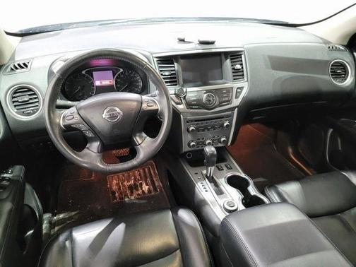 2017 Nissan Pathfinder SL