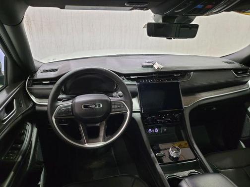 Bright White Clearcoat 2024 Jeep Grand Cherokee Limited