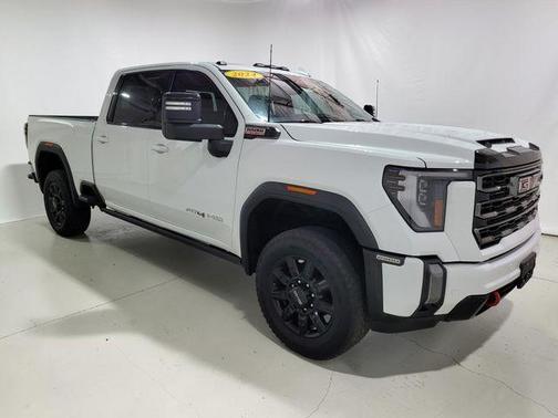 Summit White 2024 GMC Sierra 2500 AT4