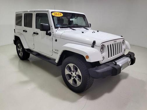 Bright White Clearcoat 2018 Jeep Wrangler JK Unlimited Sahara