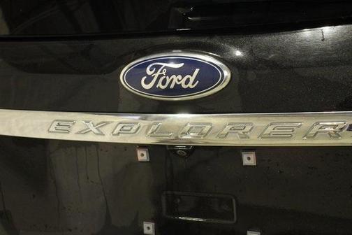 Photo 5 of 59 of 2015 Ford Explorer XLT