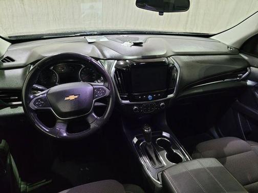 Mosaic Black Metallic 2018 Chevrolet Traverse LT Cloth