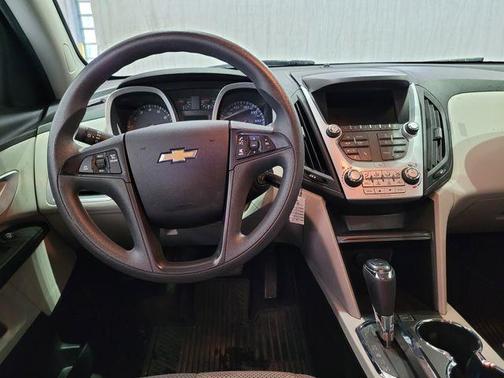Silver Ice Metallic 2017 Chevrolet Equinox LS
