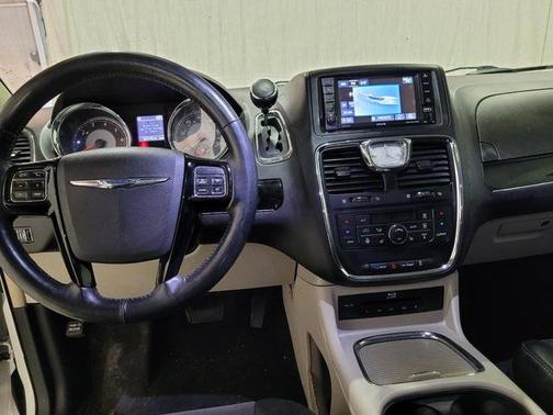 2015 Chrysler Town & Country Premium