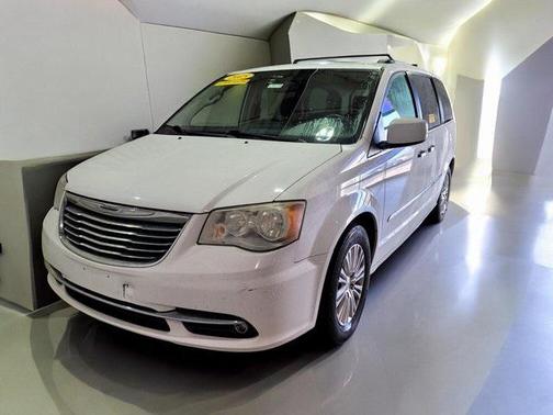 2015 Chrysler Town & Country Premium