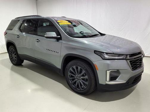 Sterling Gray Metallic 2023 Chevrolet Traverse RS