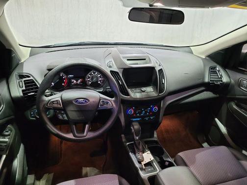 Ingot Silver Metallic 2018 Ford Escape SE