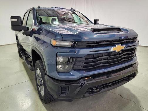 Lakeshore Blue Metallic 2026 Chevrolet Silverado 2500 Custom