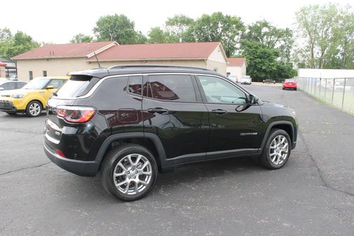 2022 Jeep Compass Latitude Lux