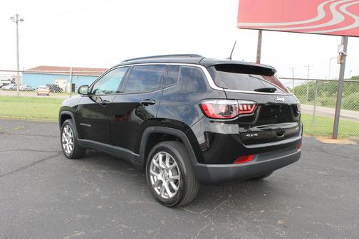 2022 Jeep Compass Latitude Lux