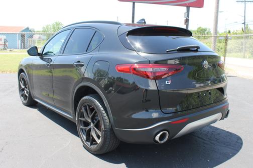 Volcano Black Metallic 2018 Alfa Romeo Stelvio Sport