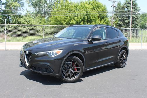 Volcano Black Metallic 2018 Alfa Romeo Stelvio Sport