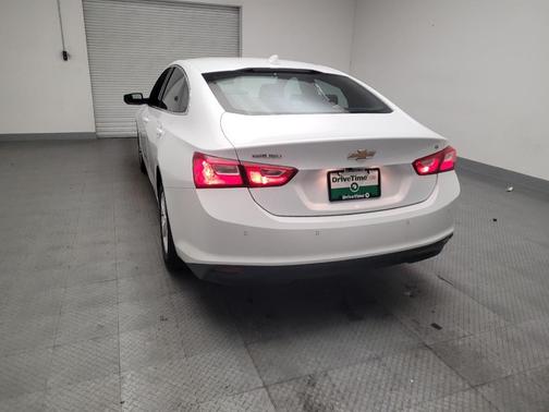 Summit White 2024 Chevrolet Malibu FWD 1LT