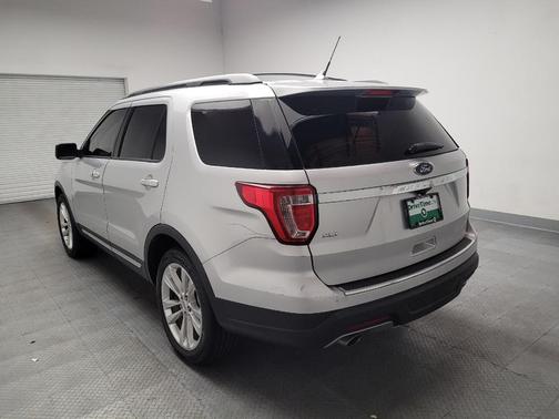 Ingot Silver Metallic 2018 Ford Explorer XLT