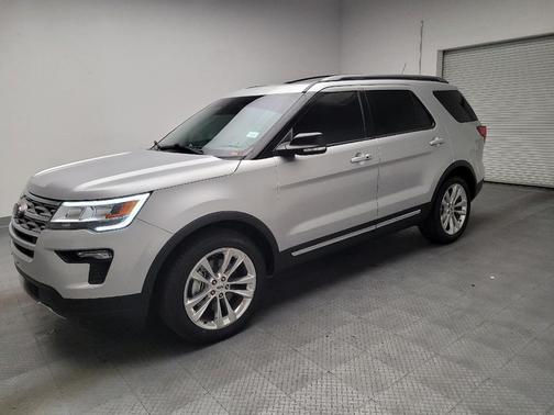 Ingot Silver Metallic 2018 Ford Explorer XLT