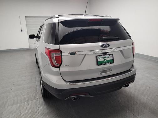 Ingot Silver Metallic 2018 Ford Explorer XLT