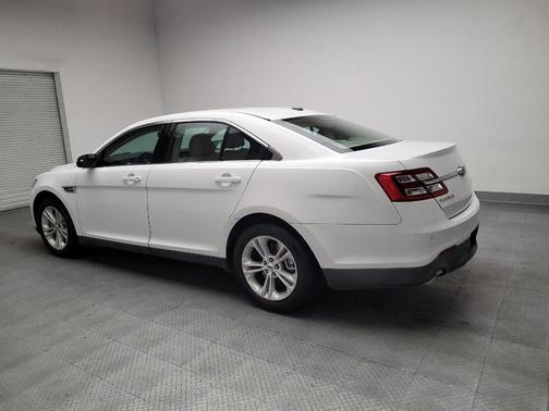 White 2015 Ford Taurus SEL