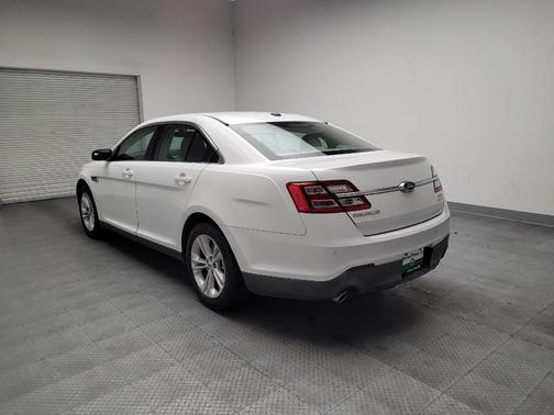 White 2015 Ford Taurus SEL
