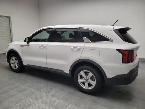 Glacial White Pearl 2022 Kia Sorento LX