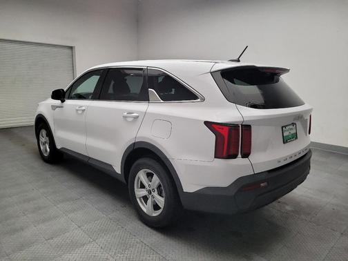 Glacial White Pearl 2022 Kia Sorento LX