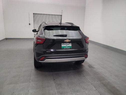 Mosaic Black Metallic 2025 Chevrolet Trax LT