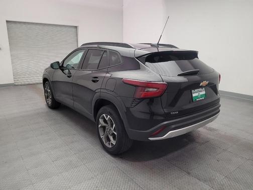 Mosaic Black Metallic 2025 Chevrolet Trax LT