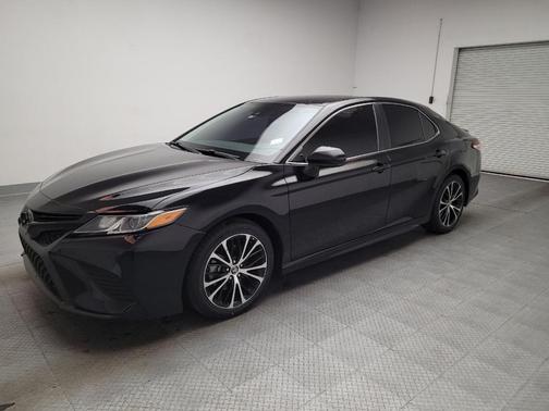 Midnight Black Metallic 2020 Toyota Camry SE