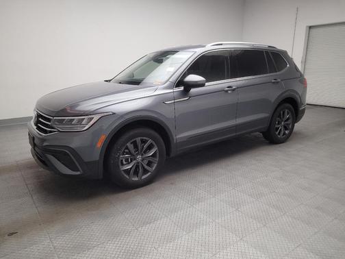 Platinum Gray Metallic 2022 Volkswagen Tiguan 2.0T SE