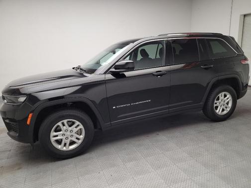 Diamond Black Crystal Pearlcoat 2024 Jeep Grand Cherokee Laredo