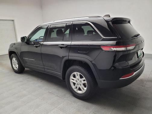 Diamond Black Crystal Pearlcoat 2024 Jeep Grand Cherokee Laredo