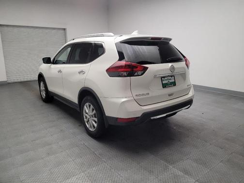 White 2019 Nissan Rogue SV