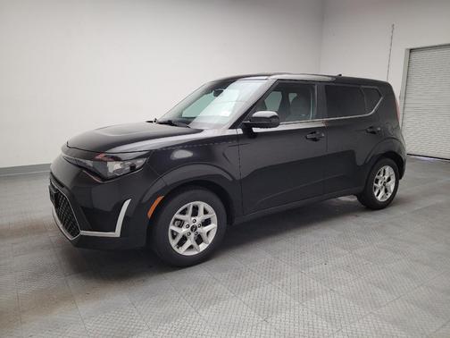 Fusion Black 2023 Kia Soul LX