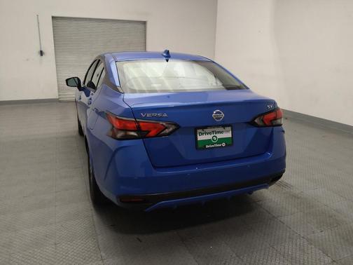 Electric Blue Metallic 2021 Nissan Versa 1.6 SV