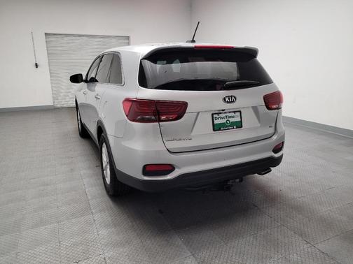 Sparkling Silver 2019 Kia Sorento LX