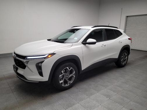 Summit White 2025 Chevrolet Trax LT