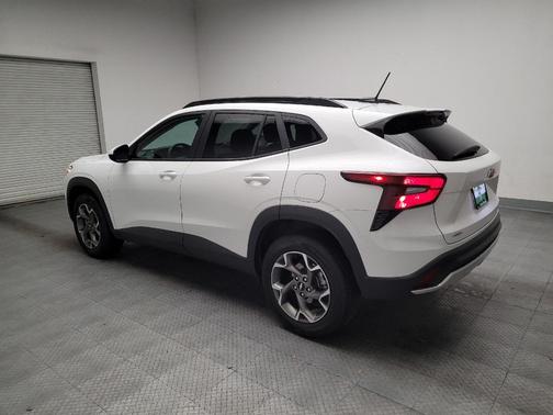 Summit White 2025 Chevrolet Trax LT