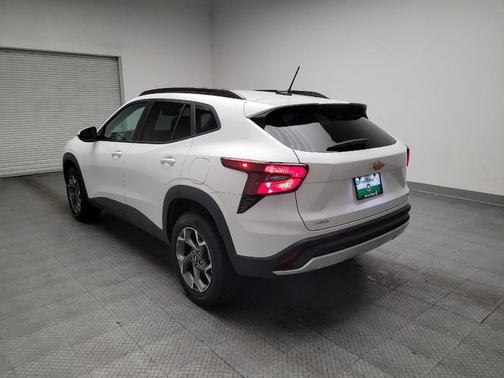 Summit White 2025 Chevrolet Trax LT