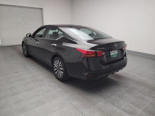 Super Black 2025 Nissan Altima 2.5 SV