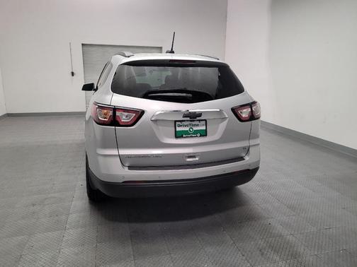 Silver Ice Metallic 2017 Chevrolet Traverse 2LT