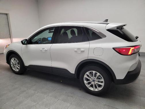 White 2022 Ford Escape SE