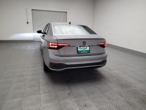 Platinum Gray Metallic 2024 Volkswagen Jetta 1.5T SE