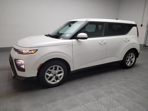 Snow White Pearl 2022 Kia Soul LX