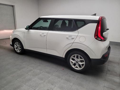 Snow White Pearl 2022 Kia Soul LX