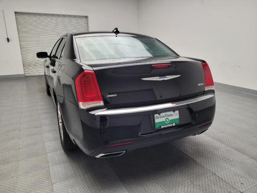 2017 Chrysler 300 Limited