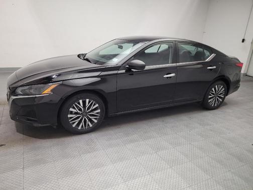 Super Black 2025 Nissan Altima 2.5 SV