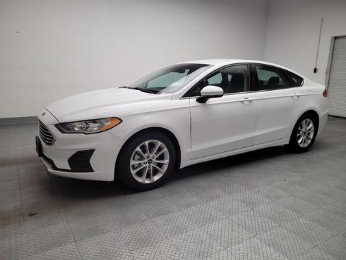 White 2019 Ford Fusion SE