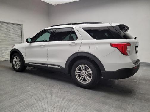 Oxford White 2021 Ford Explorer XLT